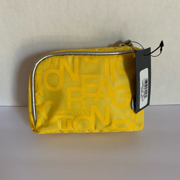 Kenneth Cole Reaction Handbags - 🍄 Kenneth Cole Make up Case/Bag